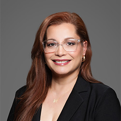 Sandy Valencia headshot